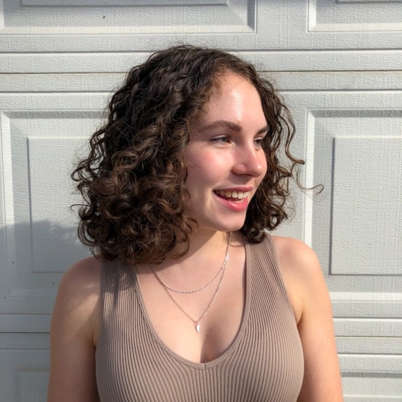 Meet your Posher, Laura - Picture 1 of 1